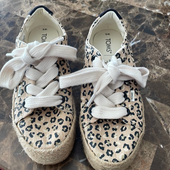 Toms Shoes - TOMS
